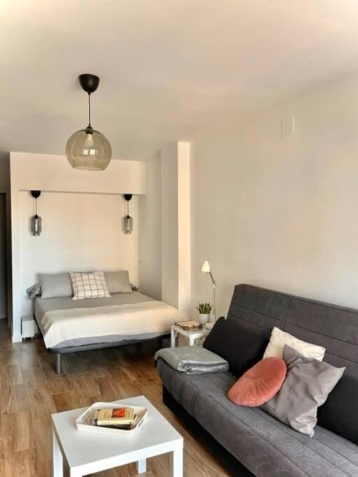 Acogedor Estudio 650 M De Playa Фуэнхирола Экстерьер фото